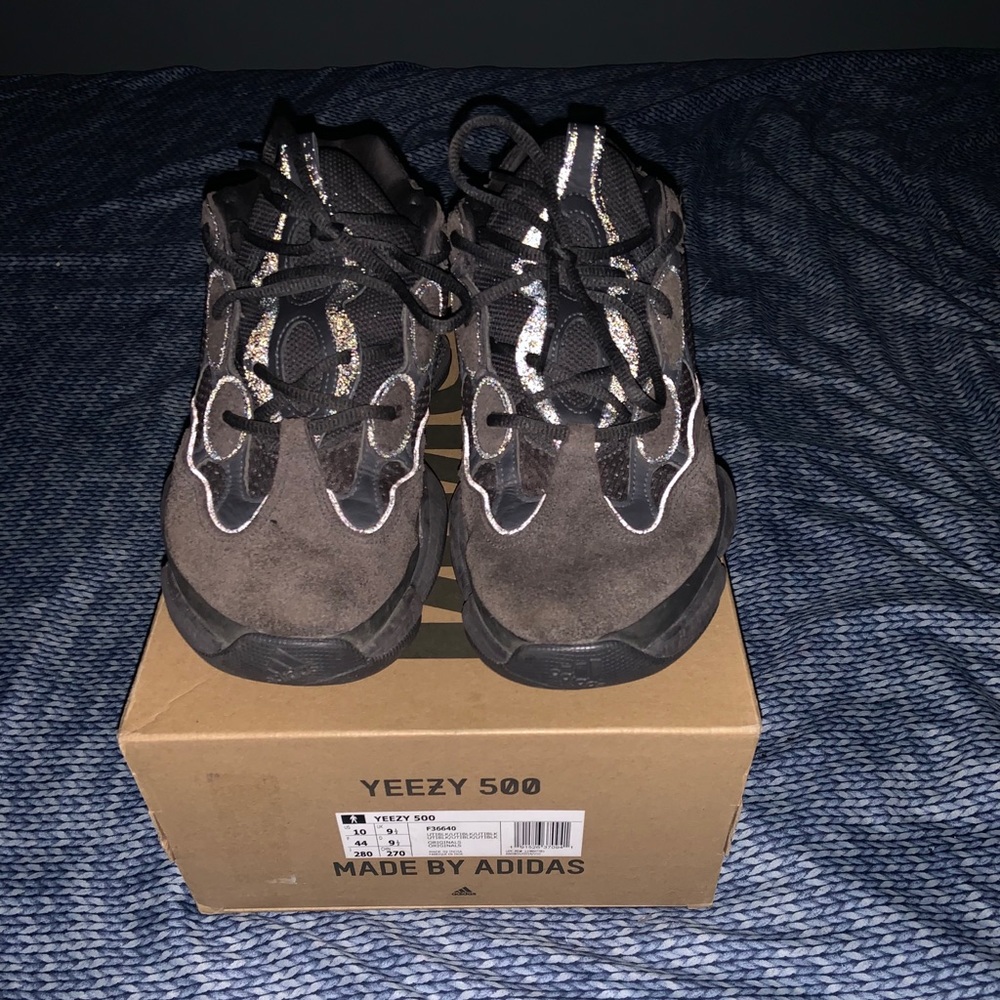 Yeezy 500 Utility Black - Picture 2 of 3